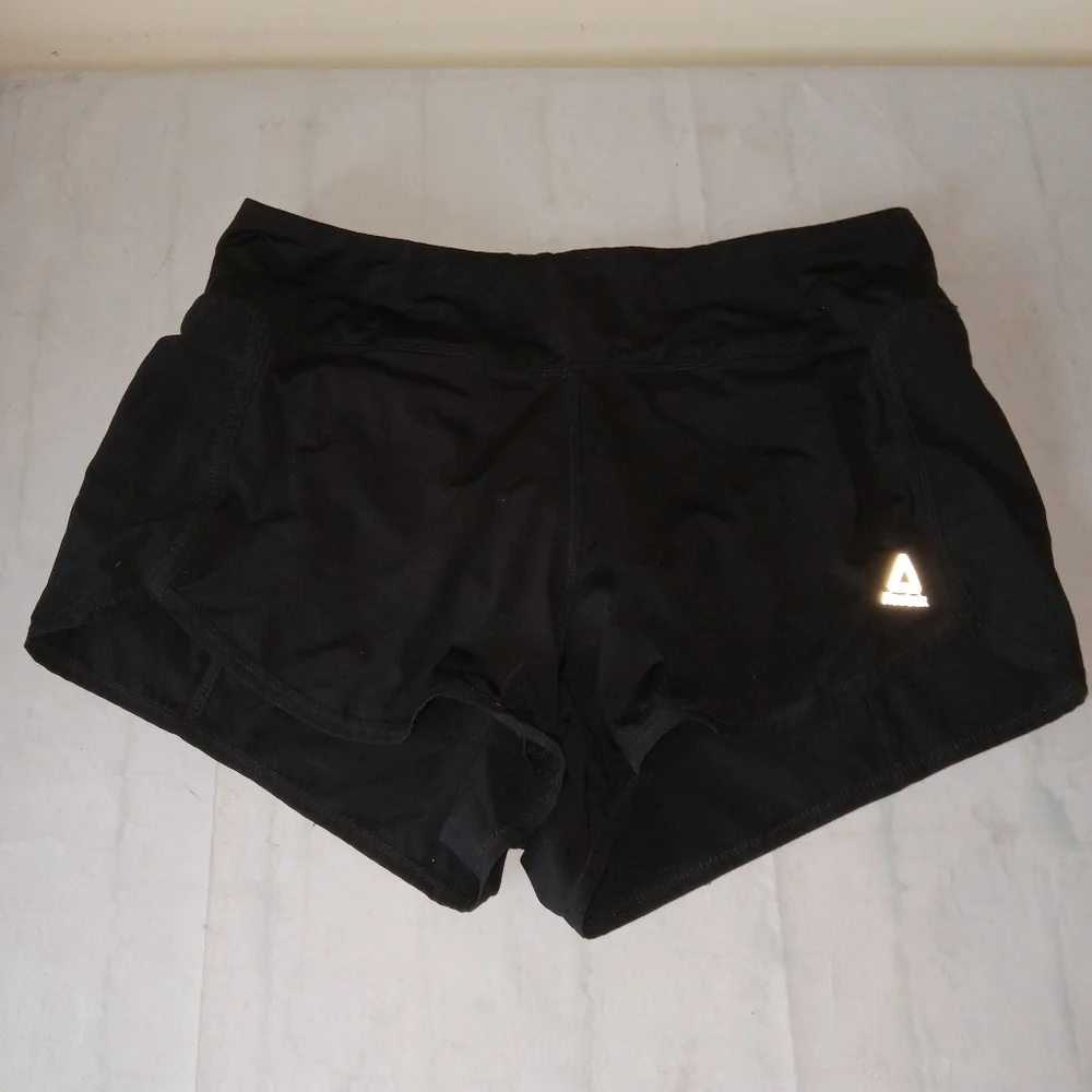 Reebok 3 Pc Bundle Capri Leggings, Shorts & Sports Bra Medium - Picture 13 of 16